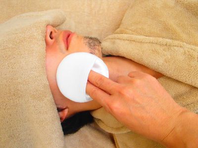 両肩の皮脂や汚れを除去