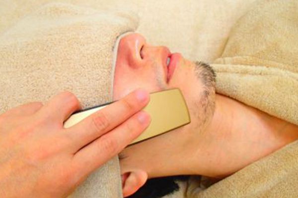 首ひげの冷却・施術